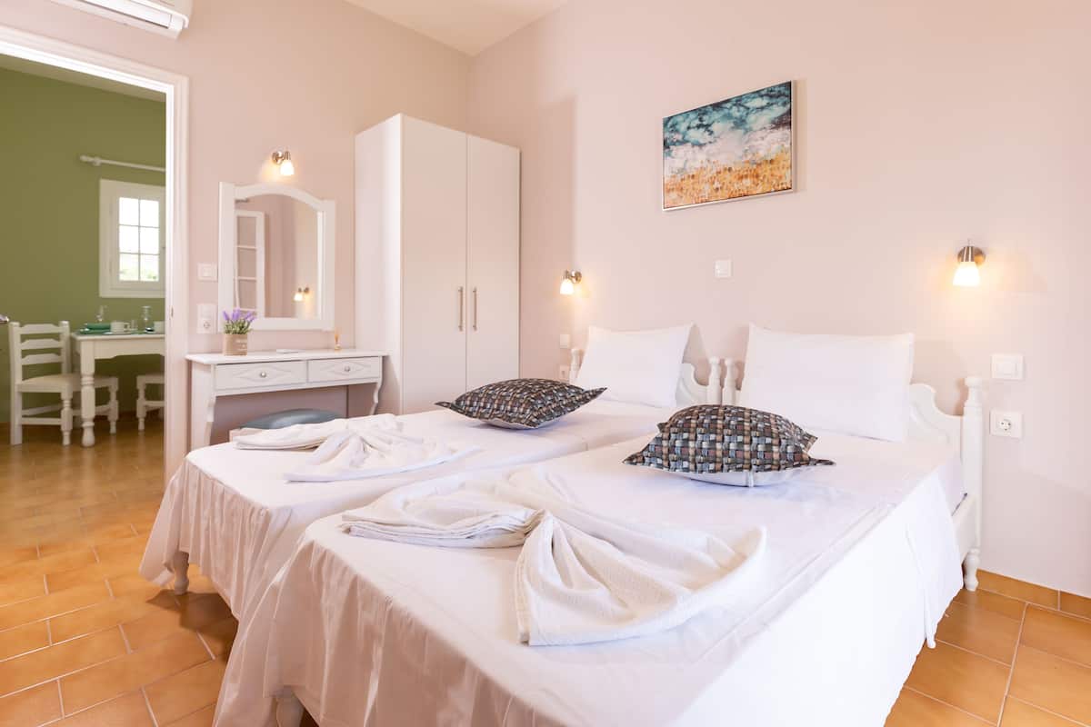Standard Apartment, 1 Bedroom, Non Smoking, Garden View | 1 bedroom, desk, iron/ironing board, free WiFi
