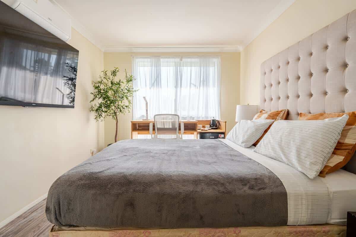 4 bedrooms, iron/ironing board, free WiFi, bed sheets