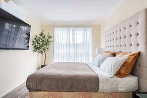 4 bedrooms, iron/ironing board, free WiFi, bed sheets