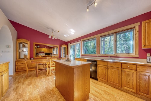 Fairmont Hot Springs 3 Bedroom Home  | Sleeps up to 10