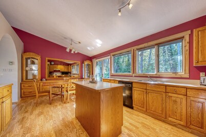 Fairmont Hot Springs 3 Bedroom Home | Sleeps up to 10