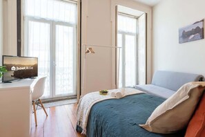 2 habitaciones, tabla de planchar con plancha, cuna de viaje y wifi