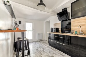 Fridge, microwave, stovetop, toaster - Le Trente Deux (Carcassonne)