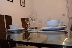 Dining - Modern 3 Bed 2 Bath House (Wolverhampton)