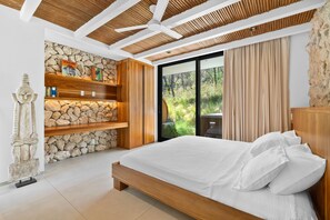 4 bedrooms, travel crib, internet, bed sheets