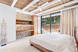 3 slaapkamers, reisbedje, internet, beddengoed