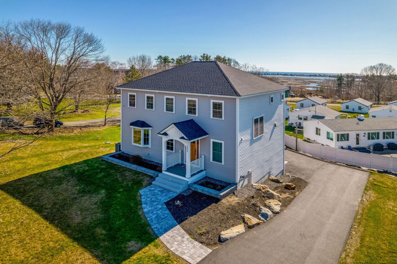 Hillside Ocean Views in Central Wells