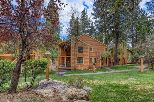 Cute upper level condo (MC206)