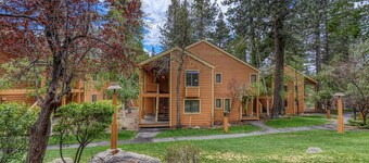 Cute upper level condo (MC206)