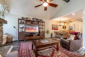 TV, fireplace - Cute upper level condo (MC206) (Incline Village)
