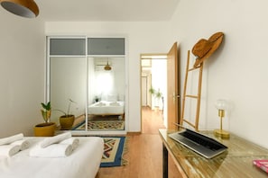 2 chambres, fer et planche à repasser