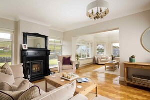 Smart TV de 32 pulgadas con canales digitales, una televisión