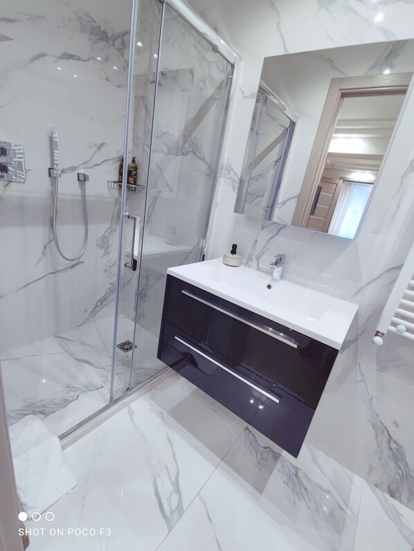 Standard Apartment, 1 Queen Bed with Sofa bed, Kitchen | Bathroom