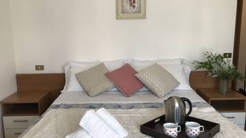 BĂŒgeleisen/BĂŒgelbrett, WLAN, BettwĂ€sche