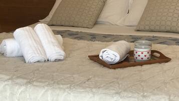 BĂŒgeleisen/BĂŒgelbrett, WLAN, BettwĂ€sche