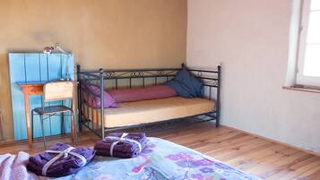 2 bedrooms, WiFi, bed sheets