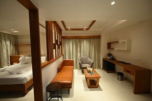 Desk, iron/ironing board, free WiFi, wheelchair access