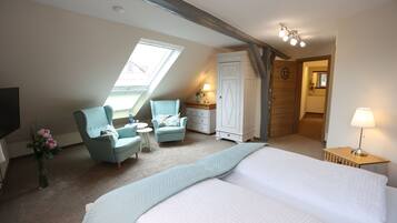 Deluxe Double Room | 1 bedroom, hypo-allergenic bedding, desk, blackout curtains