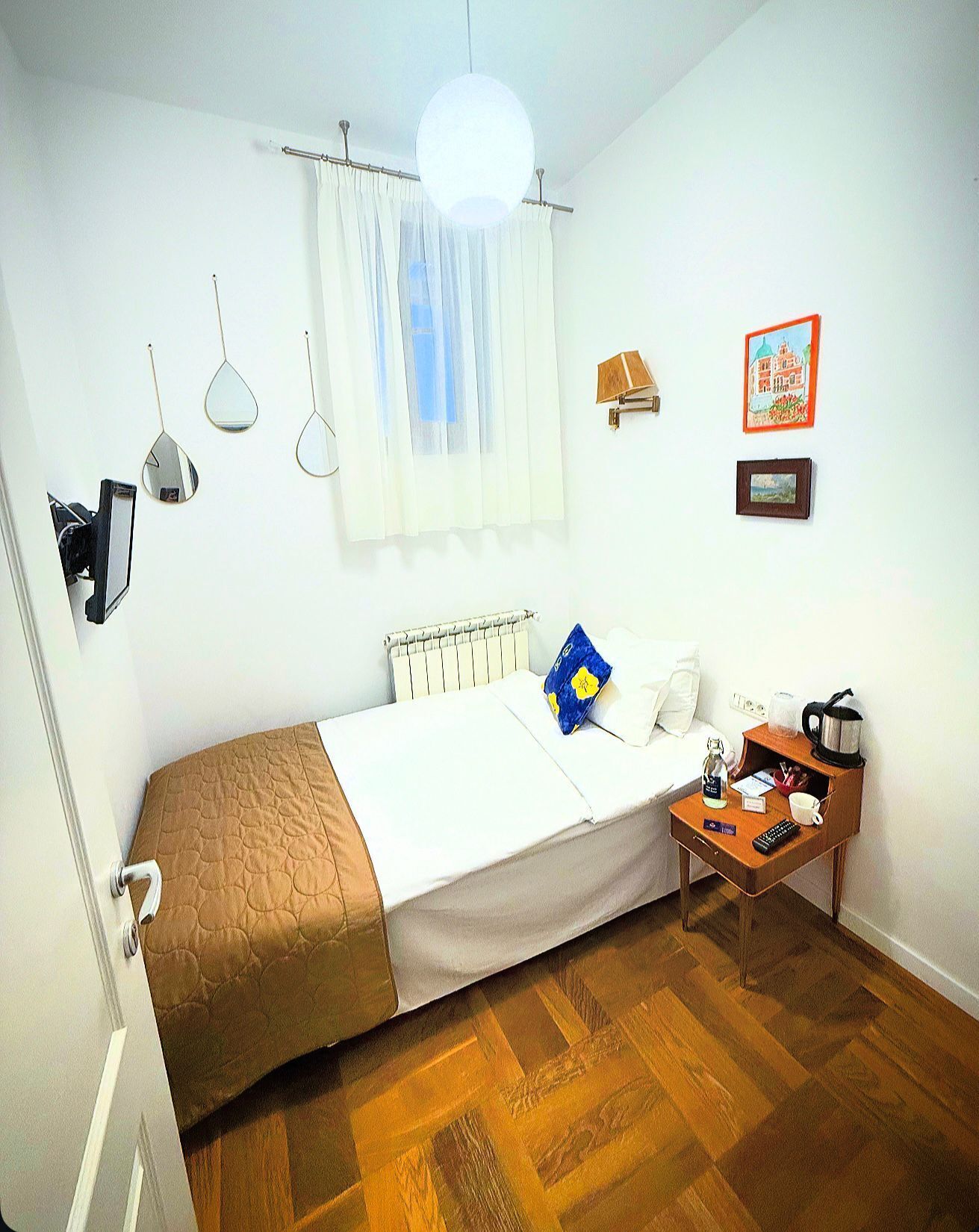 Habitación individual clásica, 1 habitación | Minibar, decoración personalizada, muebles diferentes y escritorio 