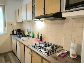 Fridge, microwave
