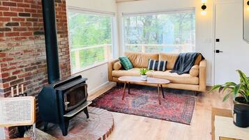 Smart-TV, Kamin, Stereoanlage