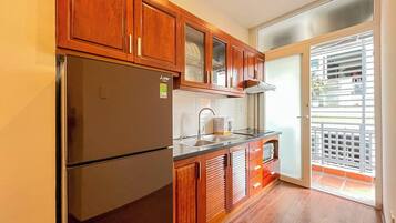 Refrigerador, microondas, placa de cocina, tetera/pava eléctrica