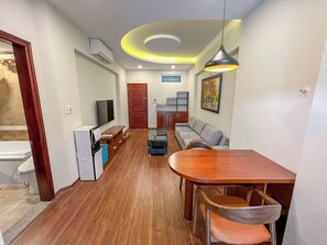 Luxury Apartment | 1 bedroom, hypo-allergenic bedding, in-room safe, desk - Ruby Serviced Apartment Lieu Giai (Hanoi)