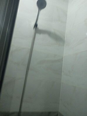 Dusche, HandtĂŒcher, Seife