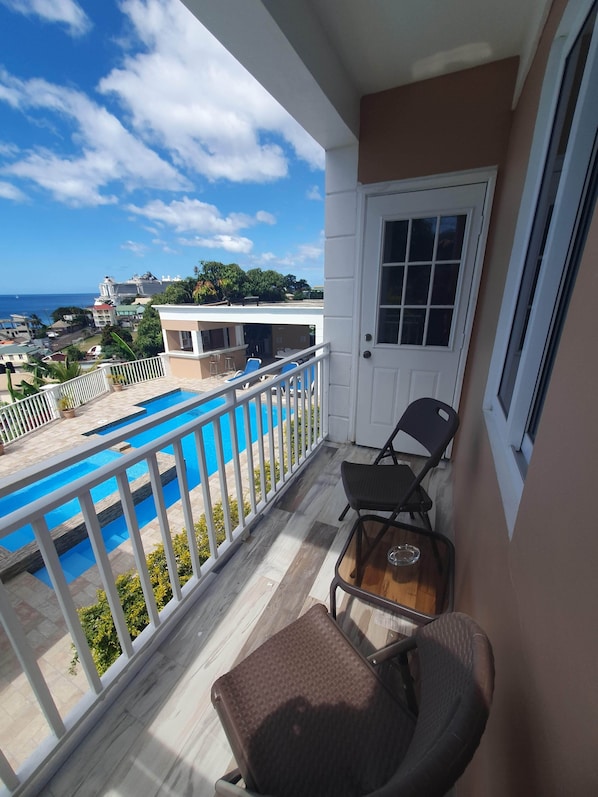 Premium Apartment, 2 Bedrooms, Ocean View | Porch