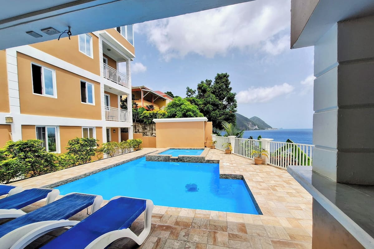 Senger med overmadrass, strykejern/-brett, wi-fi (inkludert) og sengetøy