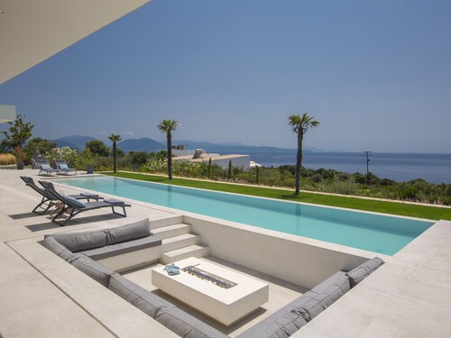Villa Buddha newly built , calmness and endless sea view!
