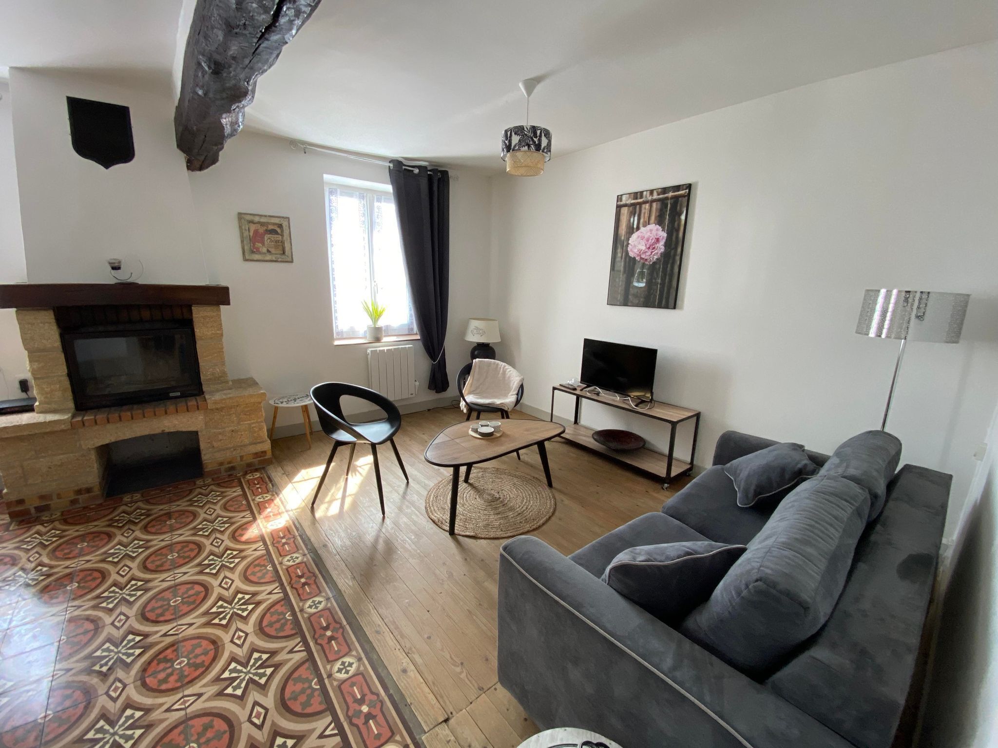 Televisie en een open haard