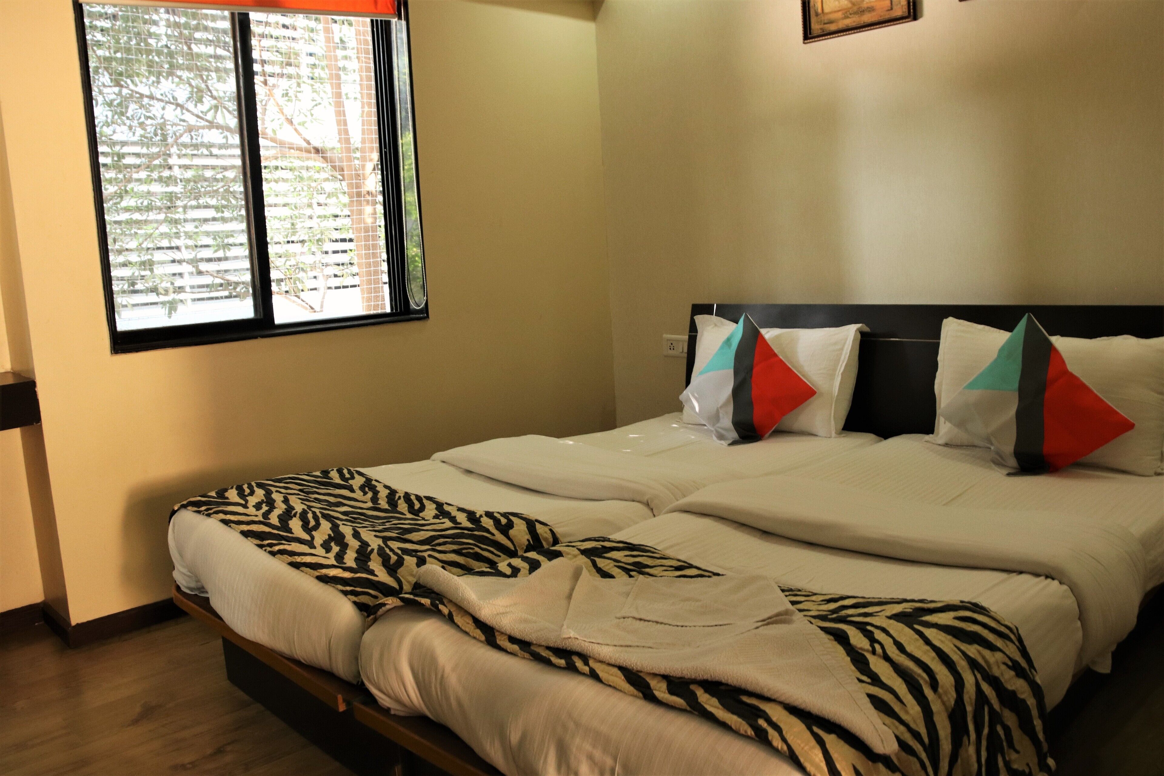 مكواة/لوح كي وملاءات أسرّة