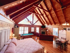 Smart TV, fireplace