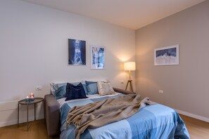 1 soverom, safe på rommet, strykejern/-brett og reiseseng for barn