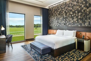 Escritorio, wifi gratis y ropa de cama 