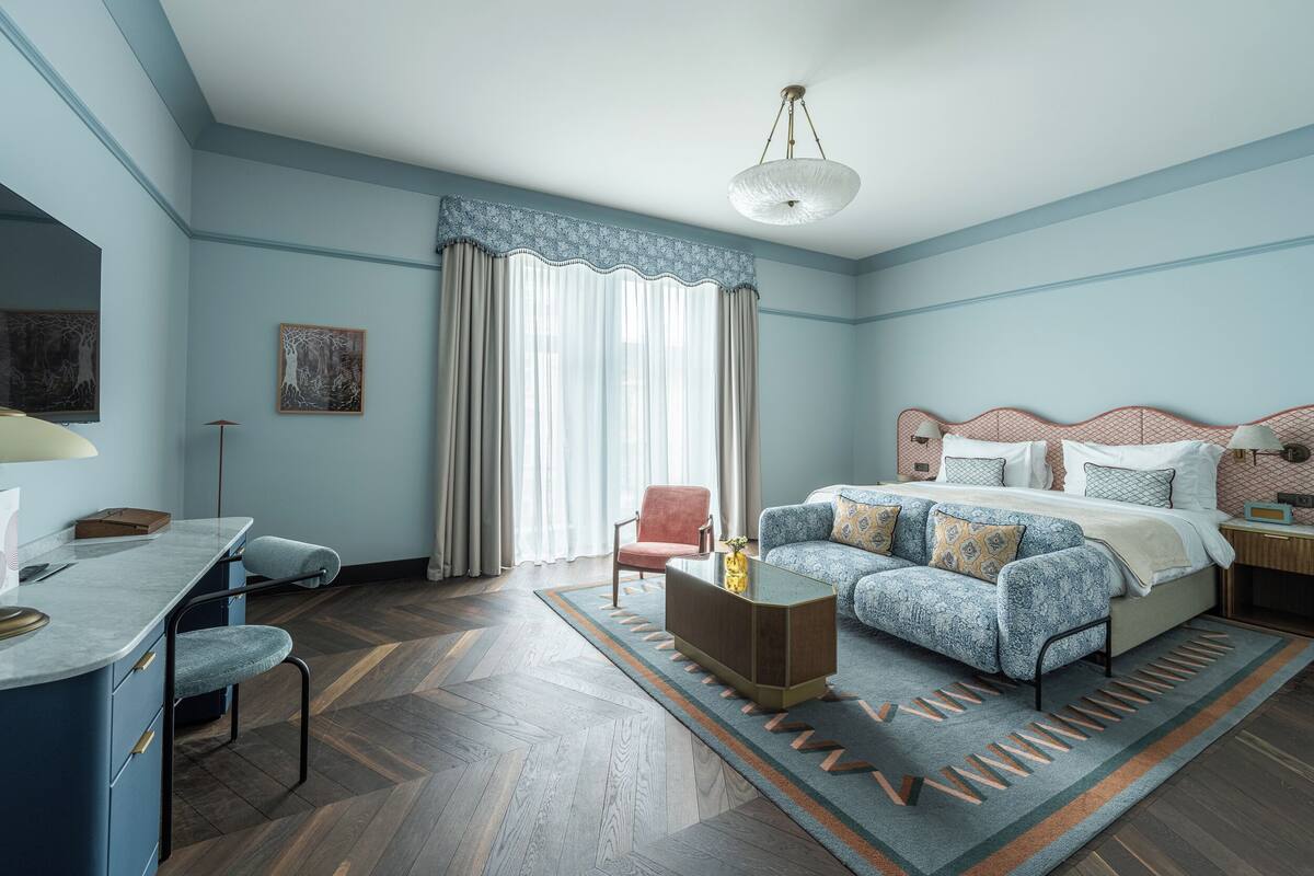 Heritage Junior Suite King | 高档床上用品、迷你吧、客房内保险箱、办公桌