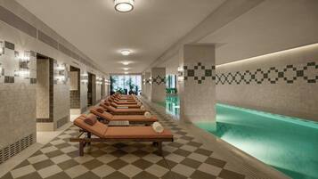 Kolam renang tertutup