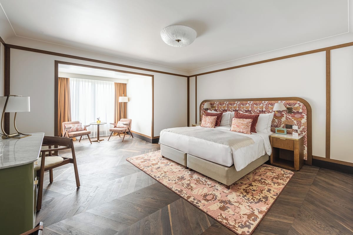 Modern Junior Suite