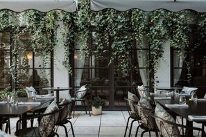 Courtyard - Stradom House Hotel & Spa, Autograph Collection® (Kraków)
