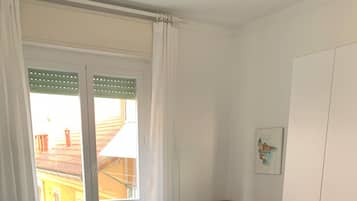 1 bedroom, iron/ironing board, travel cot, free WiFi