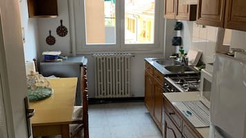 Fridge, microwave, oven, stovetop