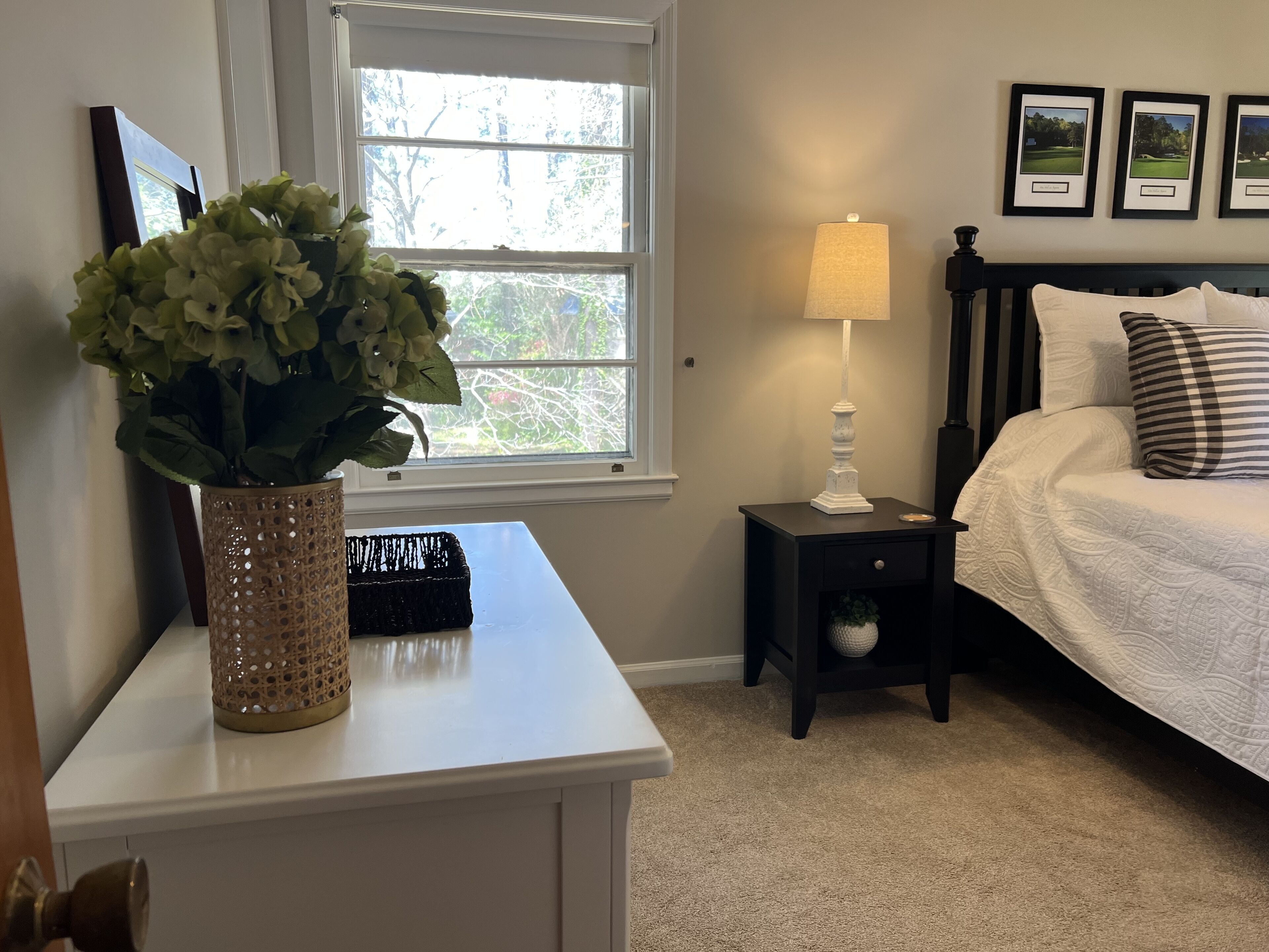 3 makuuhuonetta, silitysrauta/-lauta, vuodevaatteet