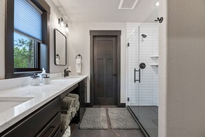 Combined shower/bathtub, towels - 3900 Sq. Ft. Custom Lodge Game Room Walking Distance to Clubhouse w/ 2 Pools (Lead)