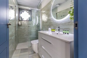 Appartement Supérieur, 1 chambre, balcon | Salle de bain