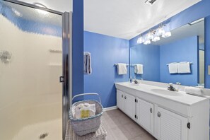 Combined shower/tub, towels, soap, toilet paper
