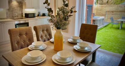 Family Modern 3 Bed Hot Tub House in Blackpool