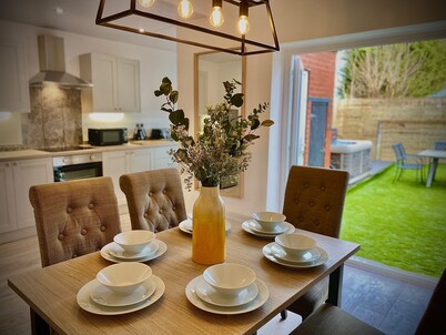 Family Modern 3 Bed Hot Tub House in Blackpool