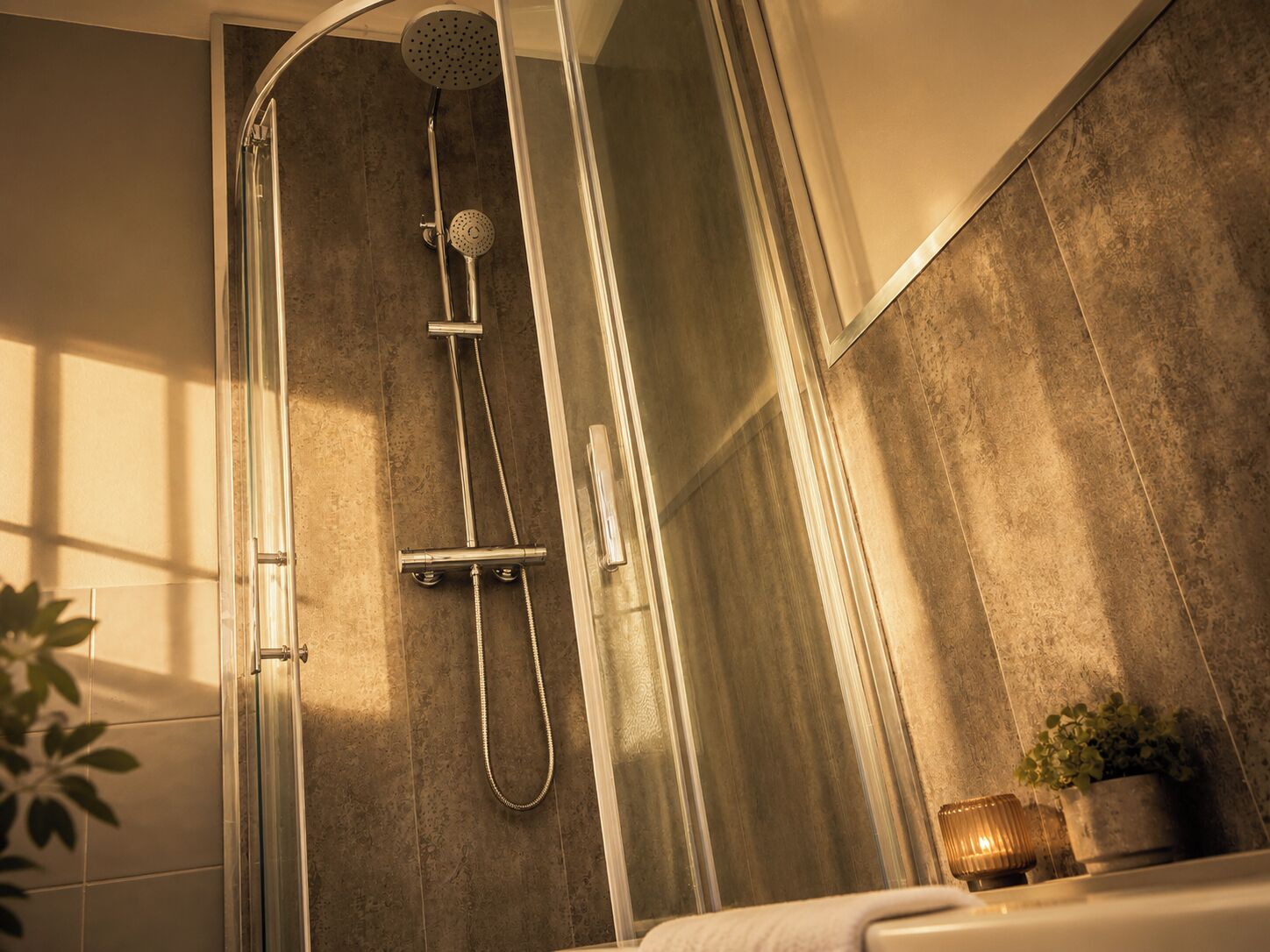 Shower, hair dryer, towels