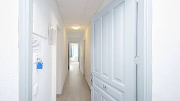 Căn hộ có thiết kế đặc trưng | Khu phòng khách | TV màn hình phẳng 100-cm có truyền hình vệ tinh, TV